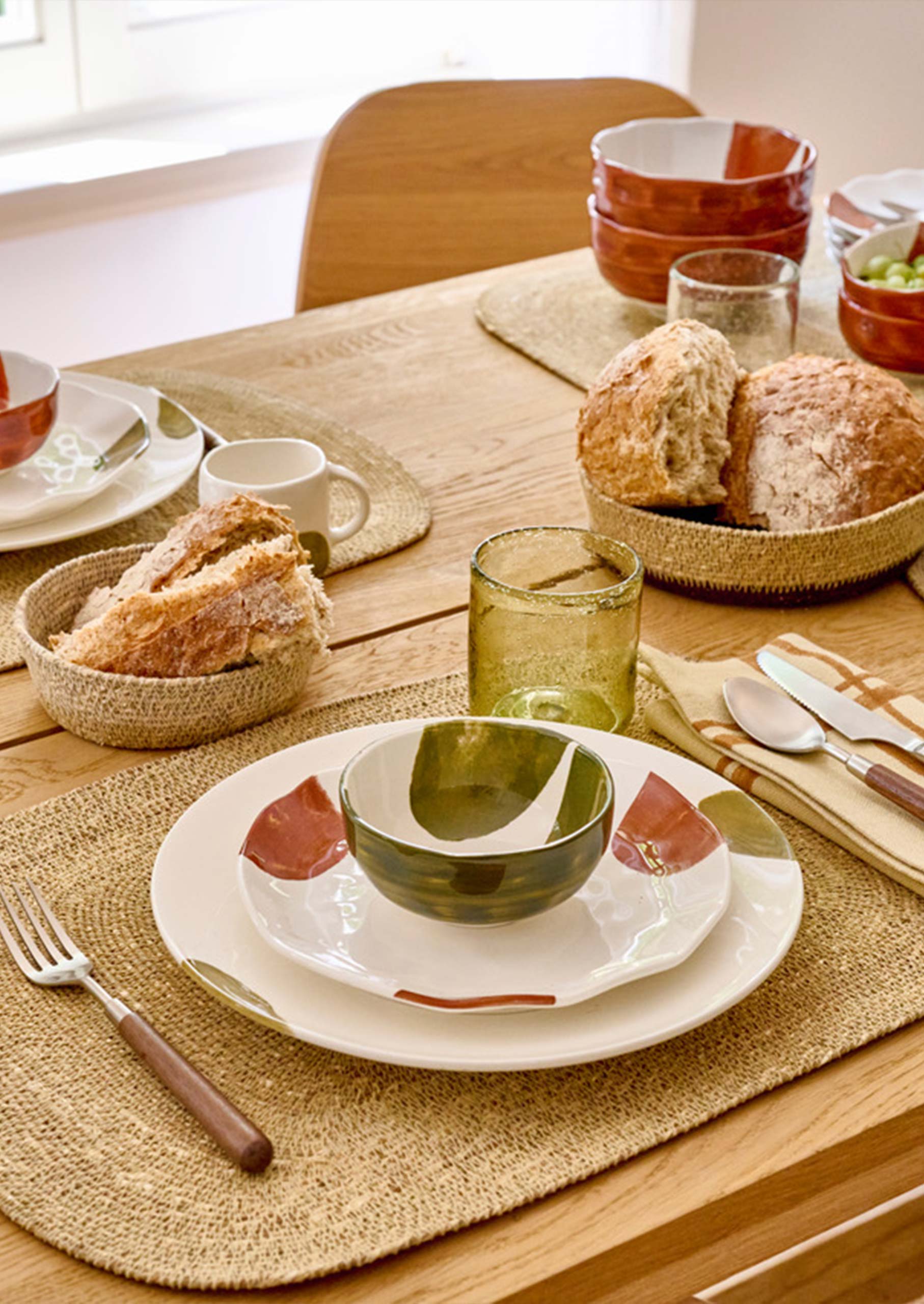Table de petit déjeuner avec vaisselle sélectionné par Mademoiselle C