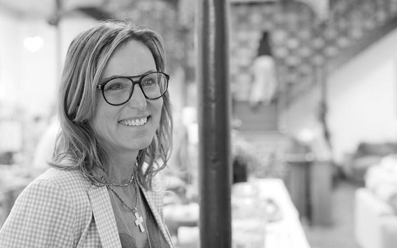 equipe-contri-cecile-showroom-mademoiselle-c-062026 Portrait de Cécile Lardemer et Leslie Lardemer, fondatrice de Mademoiselle C